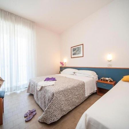 Hotel Taormina Riccione Bagian luar foto
