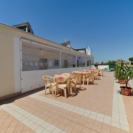 Hotel Taormina Riccione Bagian luar foto