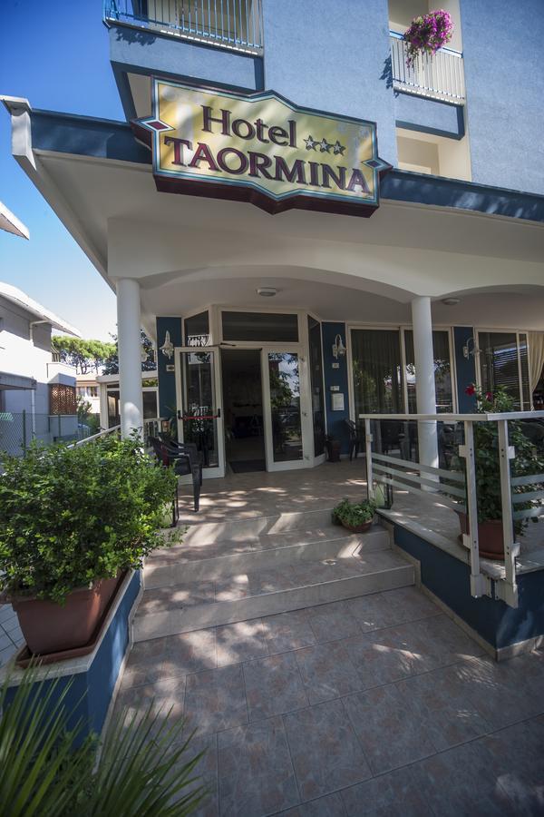 Hotel Taormina Riccione Bagian luar foto