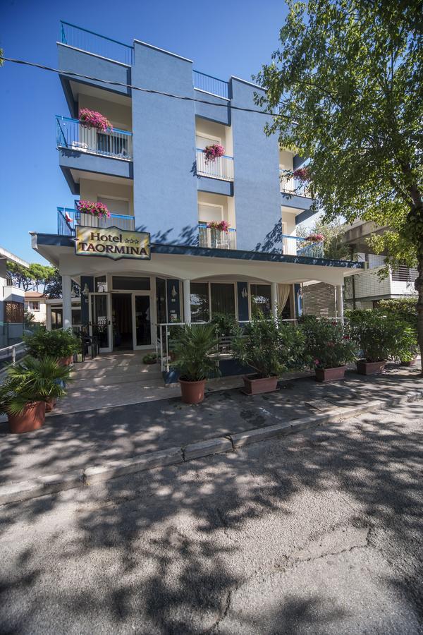 Hotel Taormina Riccione Bagian luar foto