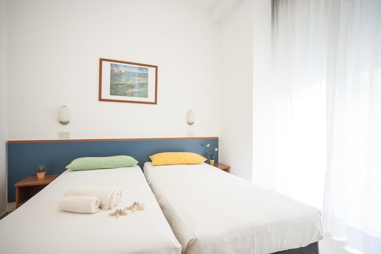 Hotel Taormina Riccione Bagian luar foto