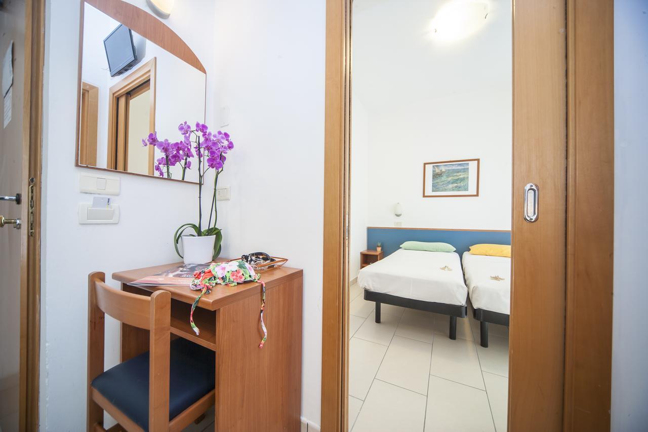 Hotel Taormina Riccione Bagian luar foto