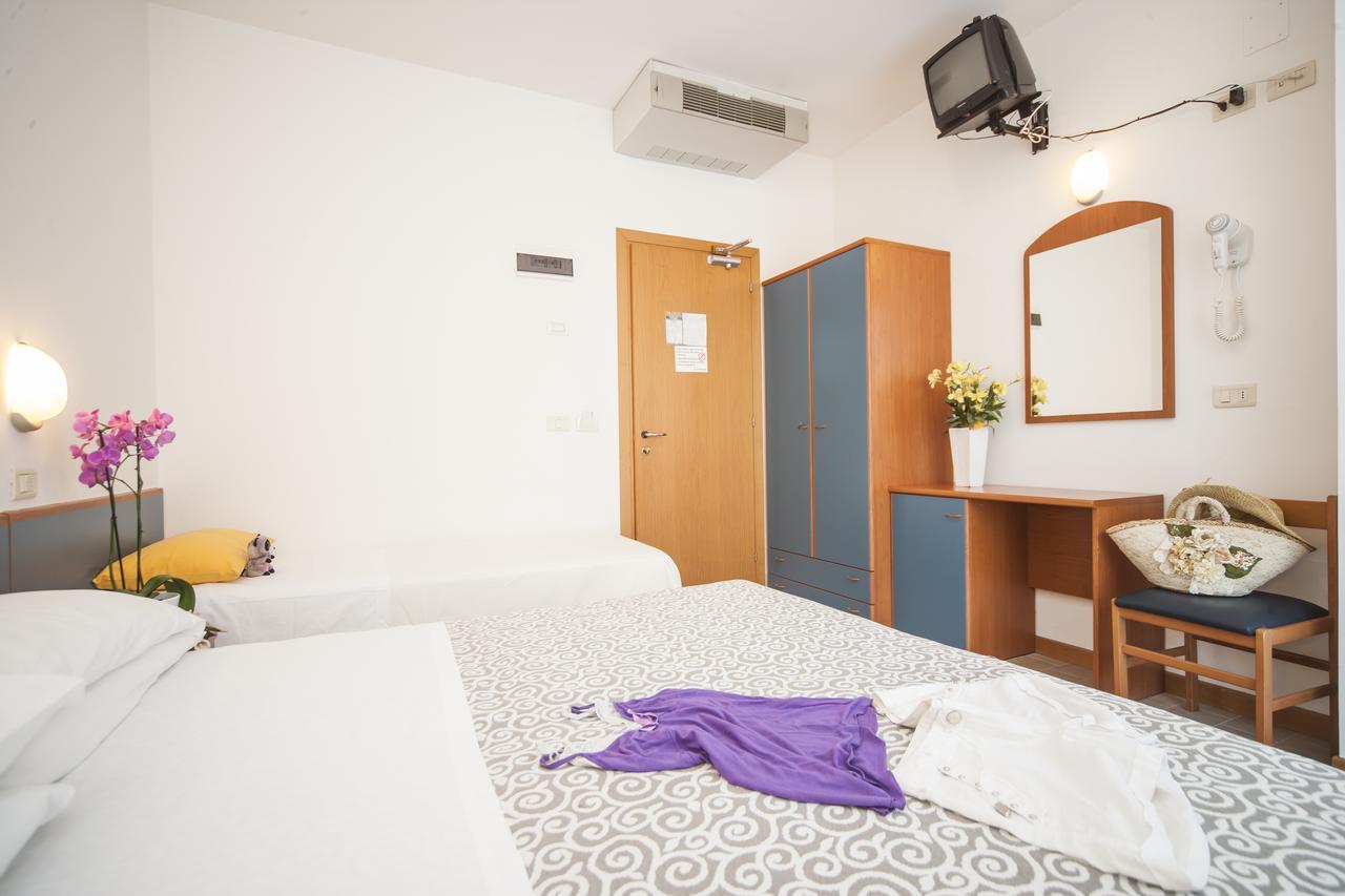 Hotel Taormina Riccione Bagian luar foto