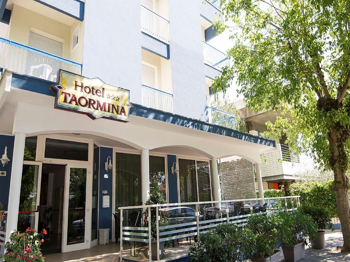 Hotel Taormina Riccione Bagian luar foto